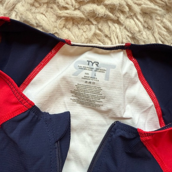 TYR brand bike/tri top Women’s size Large - Picture 3 of 4